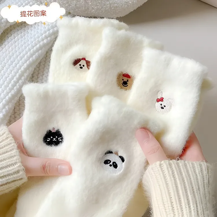 袜子女加厚水貂绒秋冬款ins潮中筒袜动物提花纯白毛茸茸月子袜