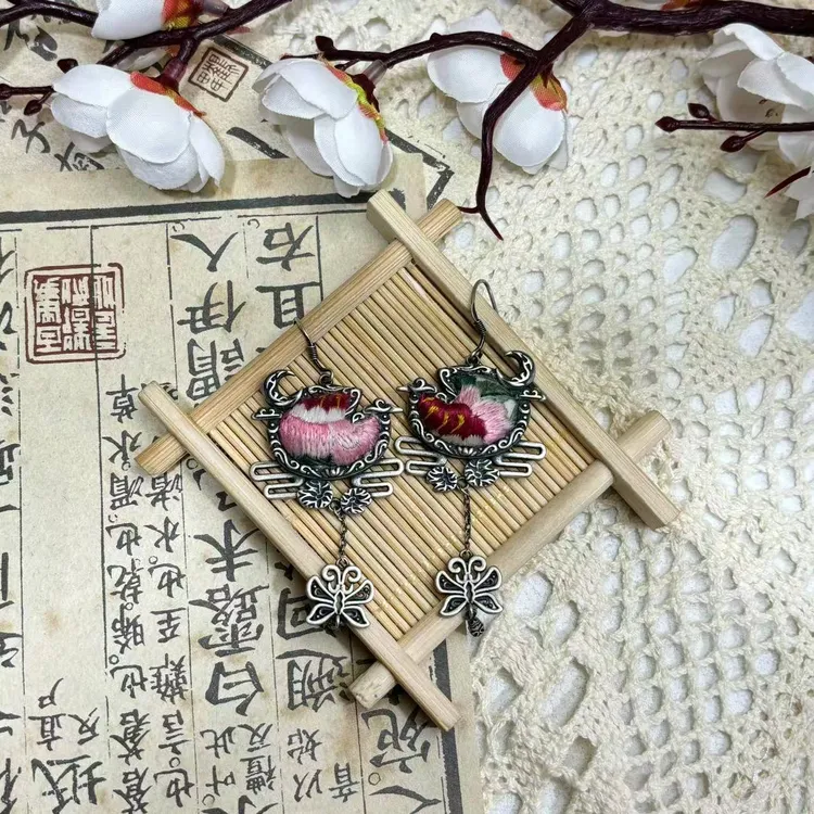 苗族刺绣/手工刺绣/蜓留立夏