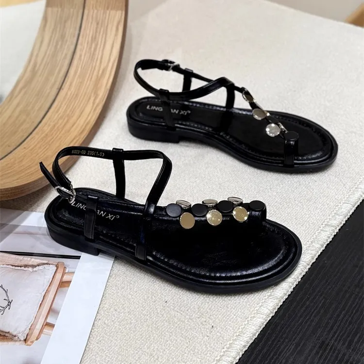 韩版金属套趾一字带凉鞋女2025新款夏平底小众百搭复古夹脚罗马鞋
