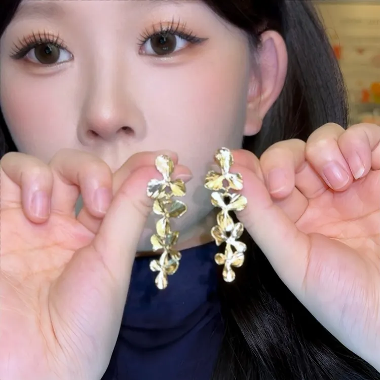 合金耳饰 法式浪漫花朵耳钉女时尚气质夸张轻奢独特个性百搭设计