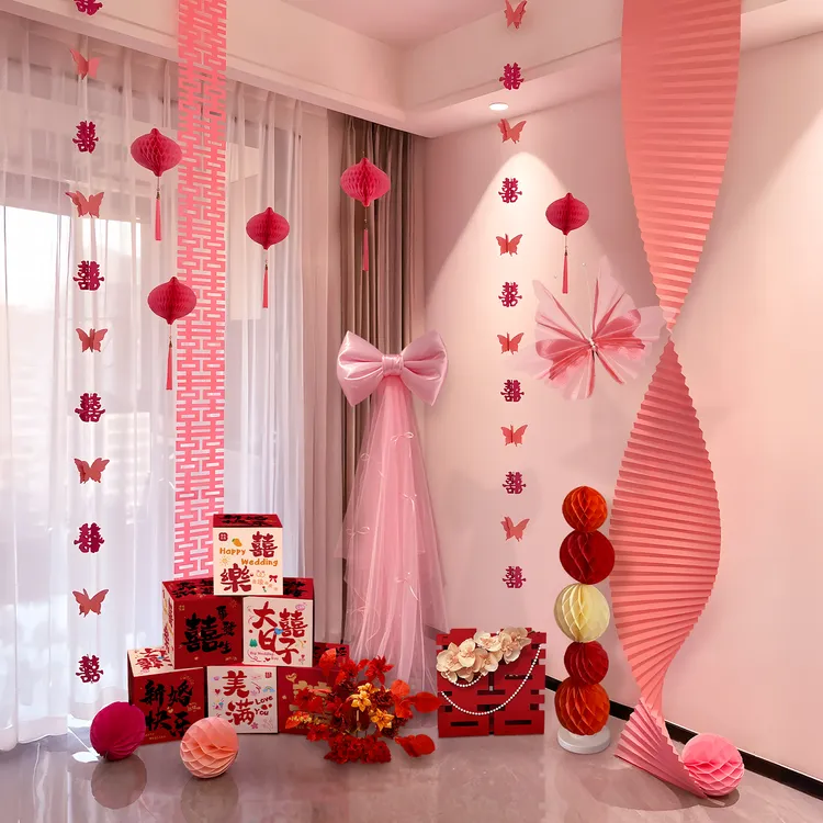 粉色婚房氛围感布置结婚套装蝴蝶结拉花装饰婚礼晨袍拍照背景墙
