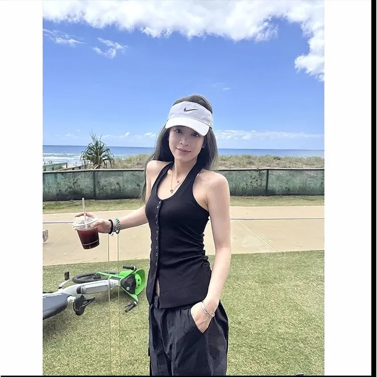 番茄妹妹Tomatosister遮副乳挂脖背心单排扣褶皱U领无袖上衣女ins