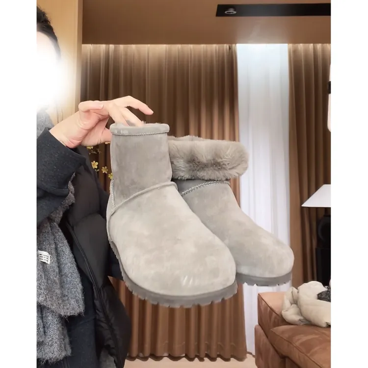 玖了个玖 2025冬款 极简百搭皮毛一体牛皮超软雪地靴 2510C6810