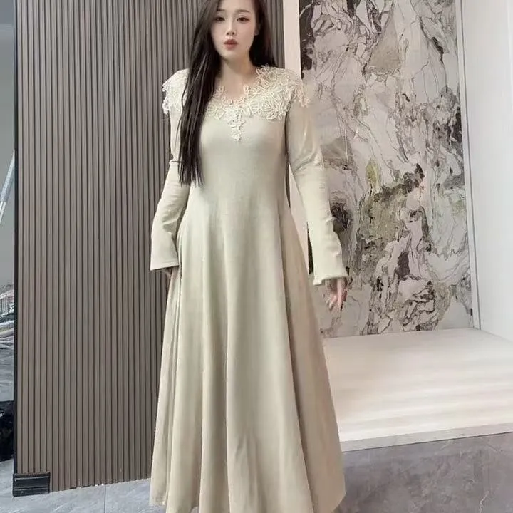 大码连衣裙温柔风保暖款式蕾丝时尚中长款冬季V领气质