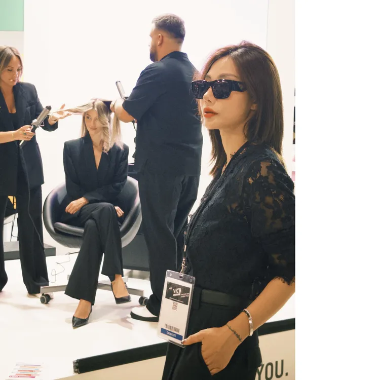 七奈「桥湾」法式镂空气质v领蕾丝上衣QN12565