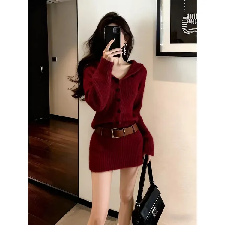 显瘦气质长袖针织红色秋冬宽松新款女装洋气时髦气质晚宴场合女装