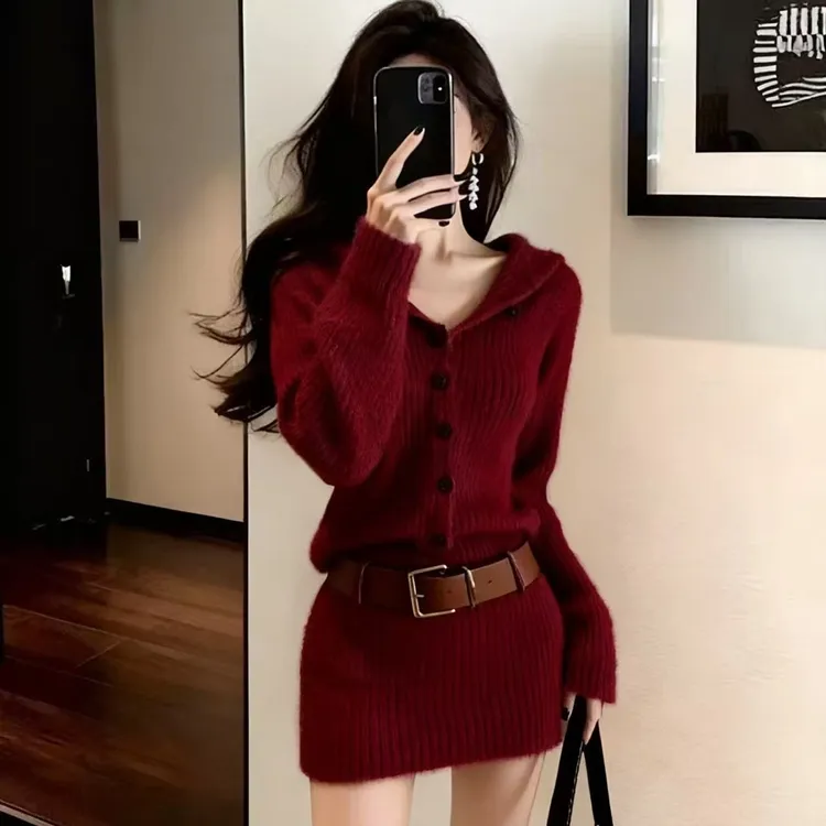 Y226慵懒风复古红针织包臀连衣裙女2025秋冬小个子气腰毛衣短裙