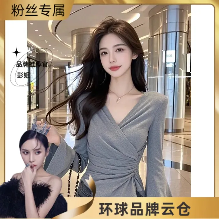 春秋法式气质显瘦时尚修身V领喇叭袖设计感小众长袖女装上衣粘胶