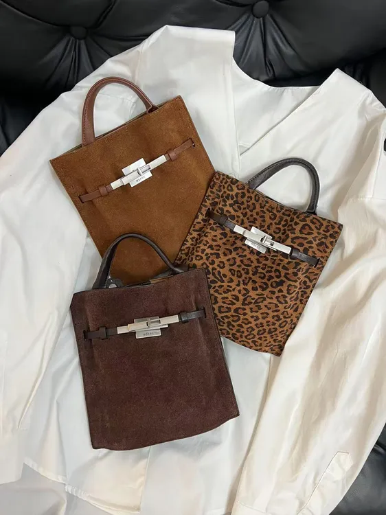 2025秋冬新款凯丽手提托特包通勤百搭斜挎包单肩包高级感简约时尚