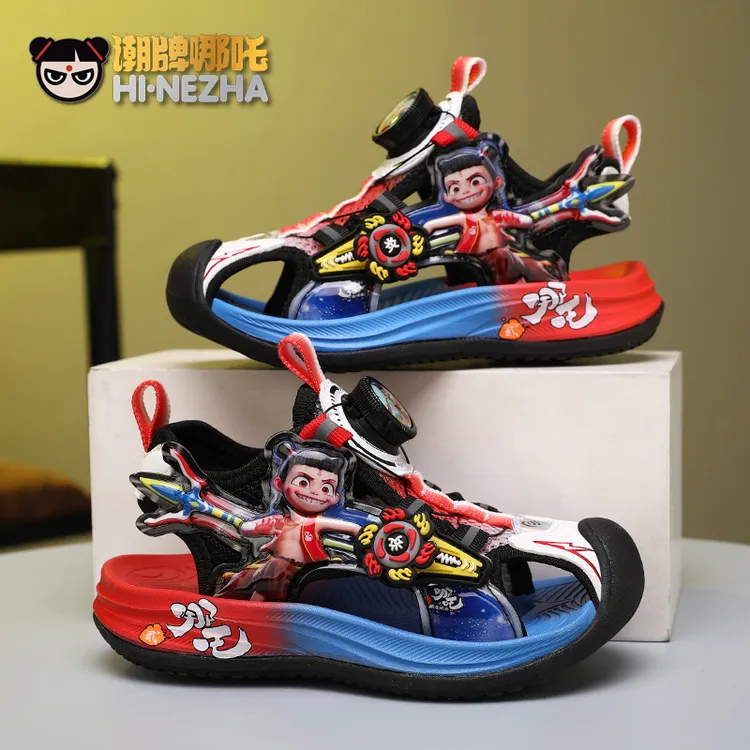 哪吒童鞋男童凉鞋带灯夏季新款包头闪灯鞋防滑小男孩儿童沙滩鞋潮