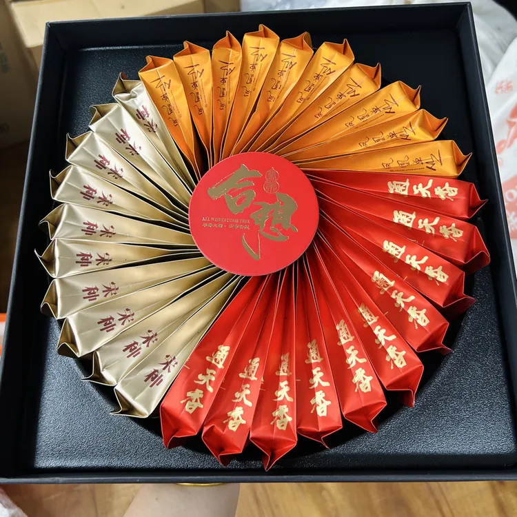 带潮汕特色的中秋茶礼;凤凰单丛宋种，通天香，茶虎3味合拼