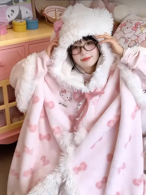 HelloKitty秋冬季睡衣凯蒂猫斗篷珊瑚绒保暖连帽睡衣可爱卡通睡衣
