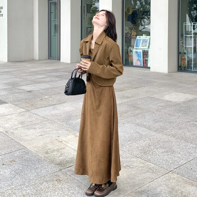 咖色美拉德复古高级感吊带连衣裙两件套女2025秋季时髦短外套套装