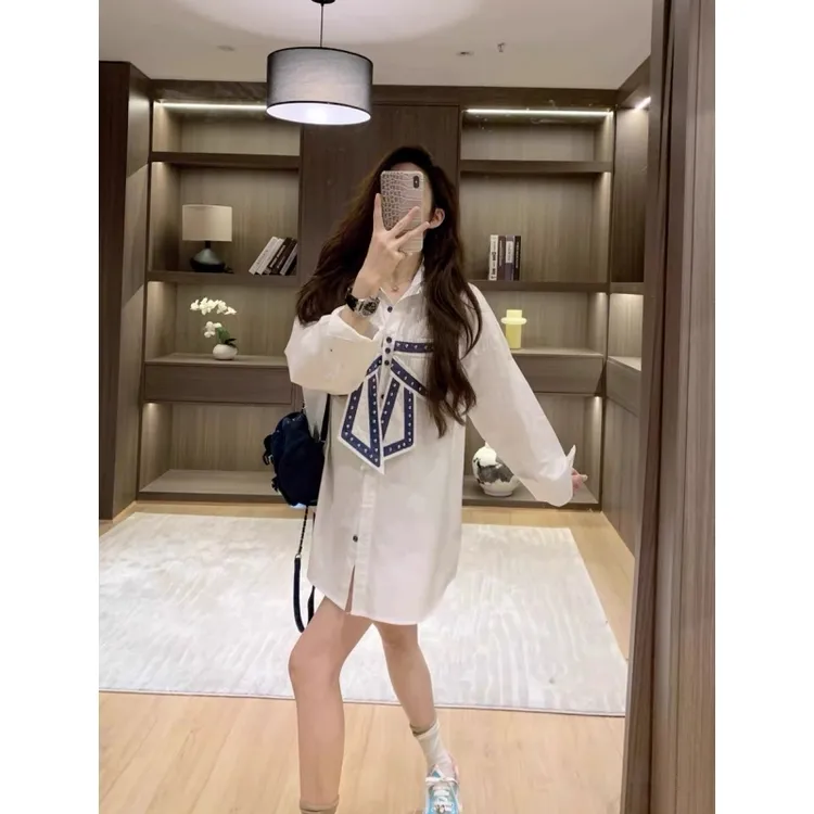 法式白色单排扣衬衫女2025春季新款设计感宽松百搭休闲独特衬衣潮