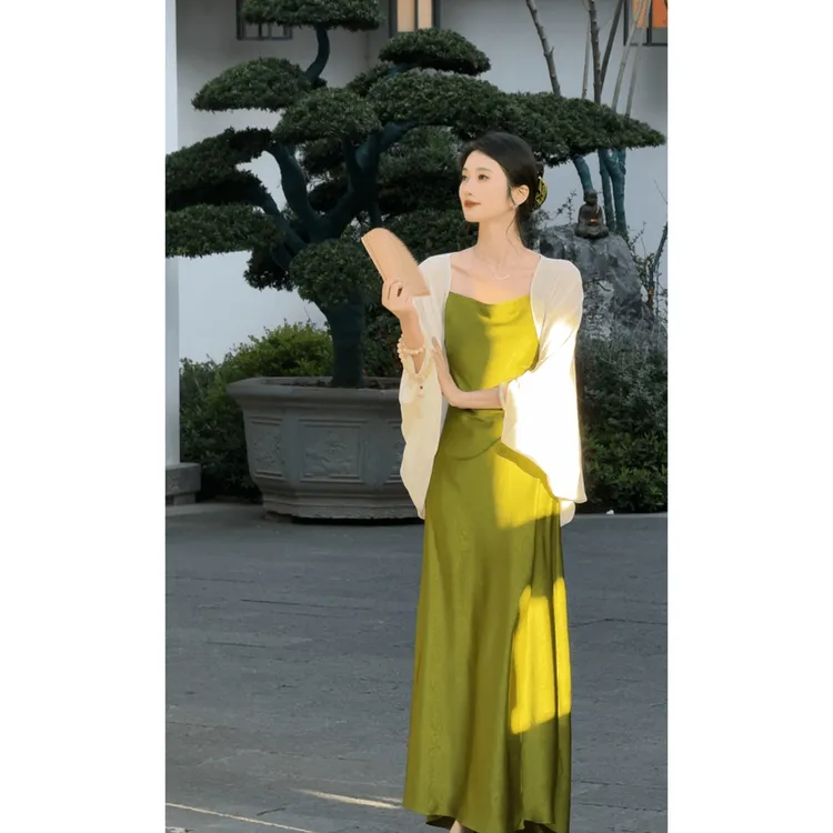 时尚气质法式高级感套装2025春夏褶皱缎面吊带连衣裙防晒开衫