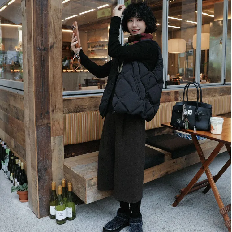 TT设计师【轻量时尚】极简下摆抽绳菱格鹅绒百搭羽绒马甲TT191355