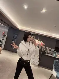 DOUWU【棉服女王】黑白两色大连帽翻领拉链短款收腰棉服MF14134