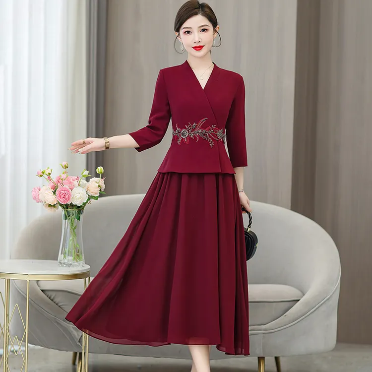 红色喜婆婆连衣裙2025新款春秋中长款修身拼接妈妈装婚宴会裙子秋