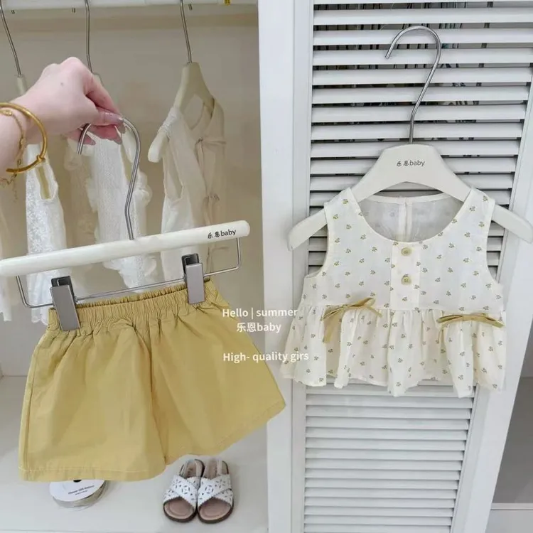 设计高级女童夏季碎花可爱背心黄色短裤两件套装