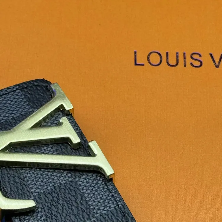 新款L男士皮带平滑扣V字母腰带青年格子纹裤腰带潮流休闲商务皮带