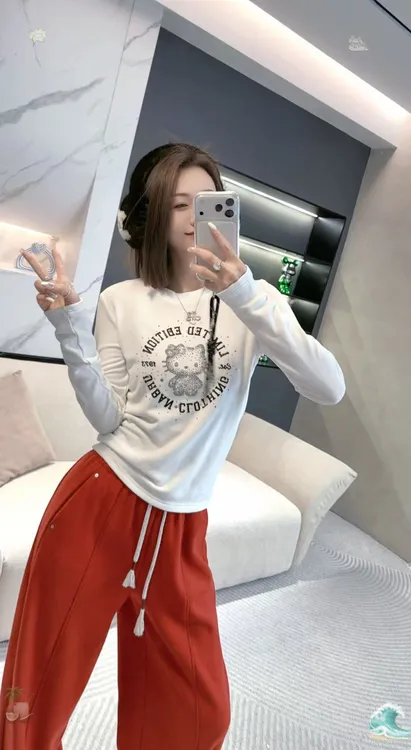 熙薇【Kitty猫】2025冬季新款设计师时尚印花烫钻T恤上衣H6795