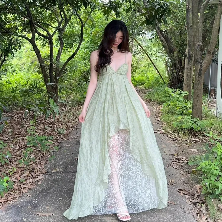 法式小众绝美绿色v领吊带连衣裙三亚海边度假纯欲性感露背长裙子