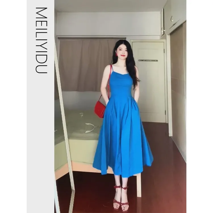 大码法式高级克莱因蓝色吊带连衣裙海边度假风露背长裙
