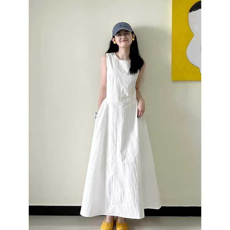 法式无袖背心白色连衣裙夏女2025新款高级感褶皱收腰长款小白裙子