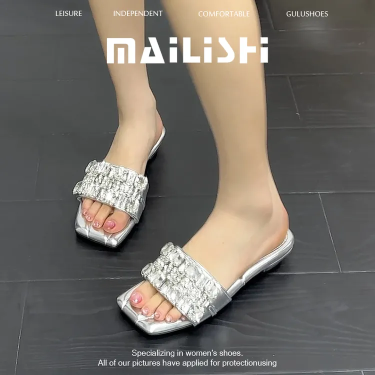 水钻坡跟法式拖鞋方头外穿平底粗跟夏季一字拖2025新款时尚凉拖女