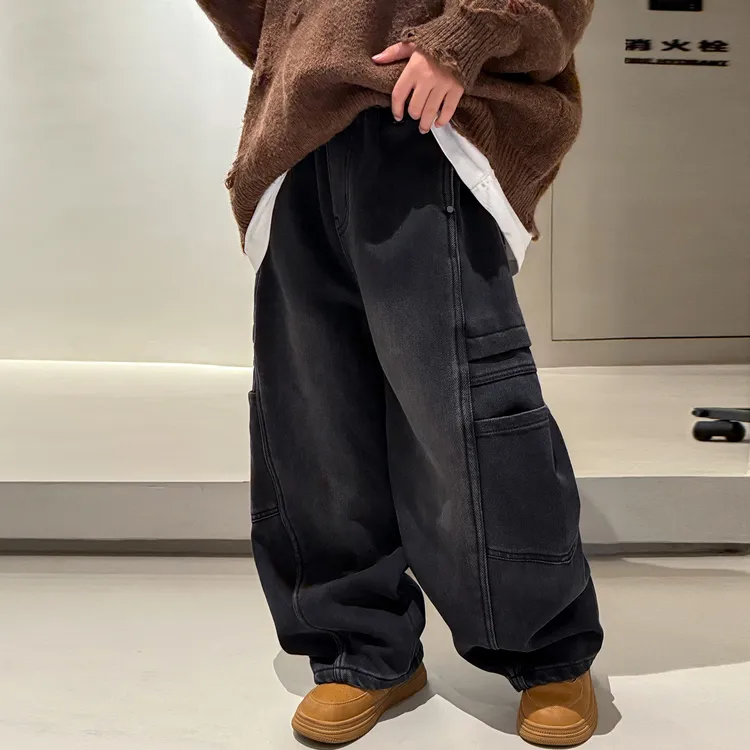 童装男孩潮流牛仔裤秋冬季2025帅气剪裁拼接宽松弯刀休闲直筒裤裤