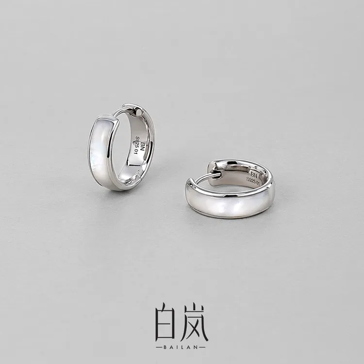 白岚白贝耳圈女爆款轻奢小众设计感时尚短款耳环ED4306