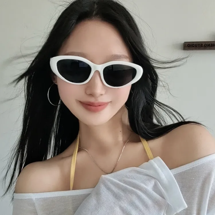 新款白色框猫眼墨镜女甜酷防紫外线网红同款旅游拍照百搭太阳镜