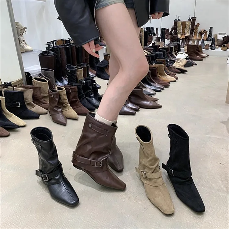 2025年秋冬新款时尚百搭粗跟短靴女复古翻领扣带两穿小众西部靴
