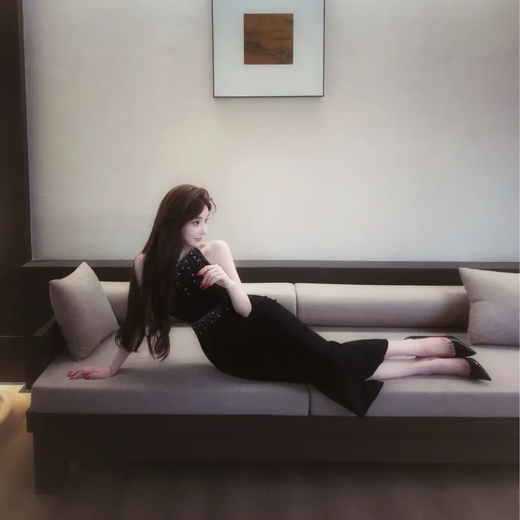 WW定制「繁星闪耀」显瘦气质轻奢性感优雅重工网红小众设计感连衣裙