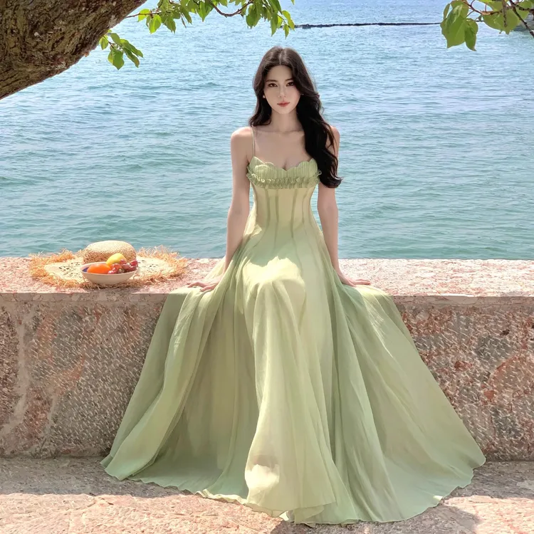 绝美绿色显白吊带收腰长裙夏季清纯系掐腰连衣裙仙气飘飘海边度假