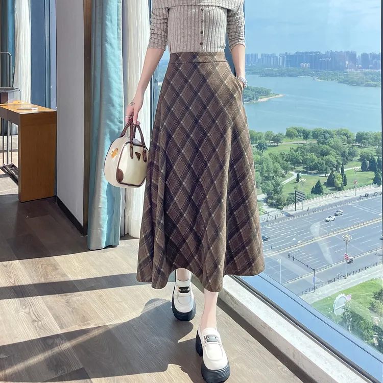 2025新款秋季女士气质复古a字伞裙大摆遮胯显瘦毛呢格子半身长裙