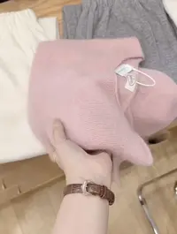七言家巨好看！新品#奶昔粉卷边无缝插肩袖软糯毛衣101