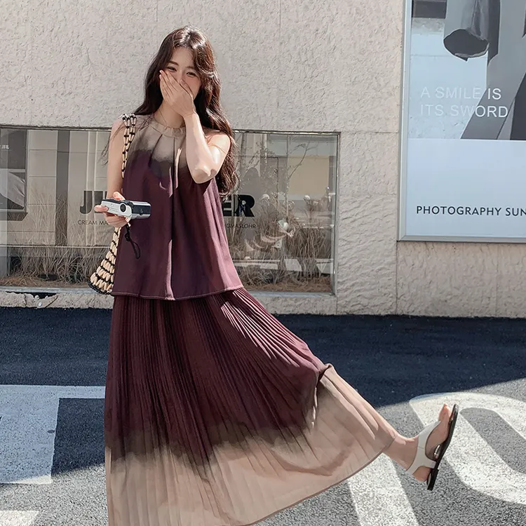 复古慵懒风渐变一整套穿搭女2025夏季新款挂脖上衣百褶半身裙套装