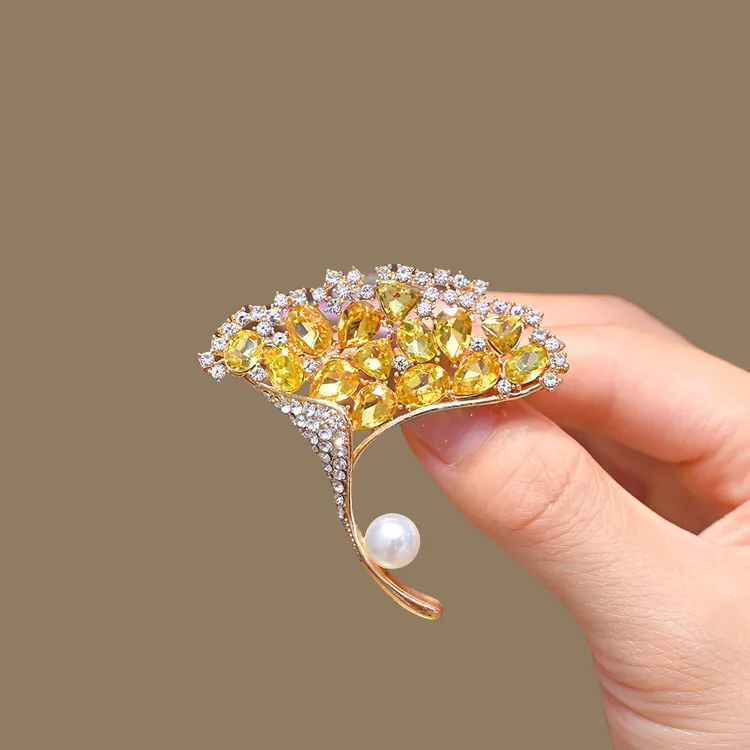 韩系气质水晶黄色银杏叶胸针优雅精致清新百搭大衣胸针