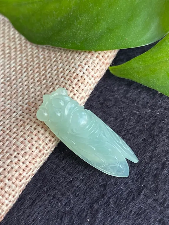 全手工雕刻缅甸翡翠金蝉知了一鸣惊人晴底色自然光拍摄锁骨吊坠