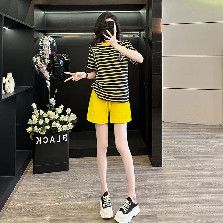 时尚减龄休闲运动套装女夏季洋气显瘦条纹短袖T恤休闲短裤套装