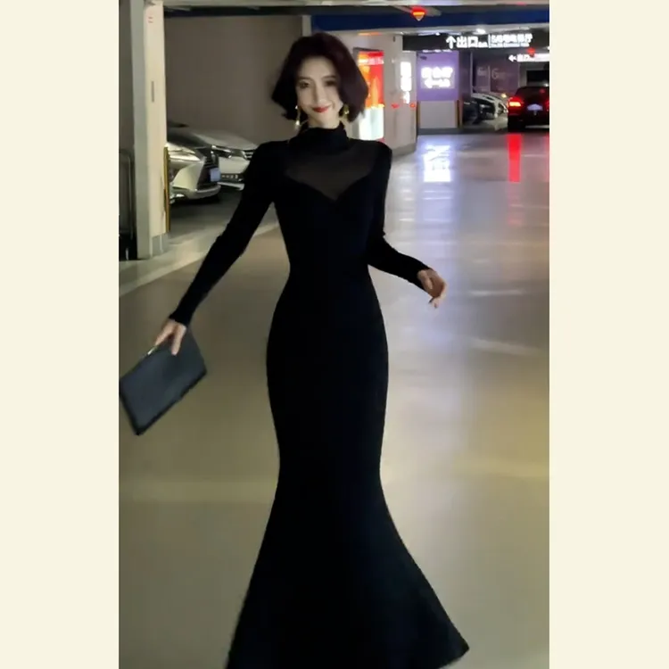 出席重要场合的裙子高级感巨好看轻奢气场强大赫本风黑色连衣裙冬