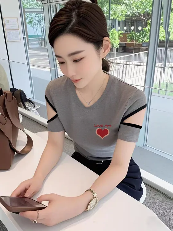 打底修身洋气露肩设计感v领t恤女装灰色2025夏季百搭短款小众短袖