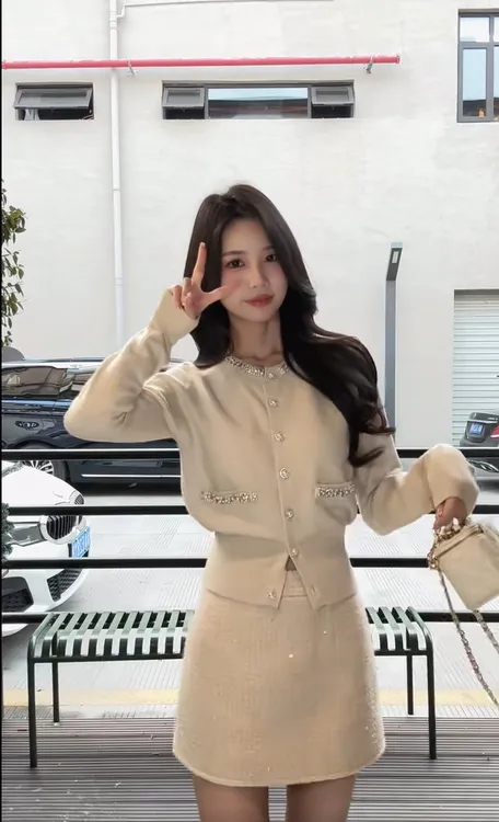 【B Y】小香风镶钻圆领针织毛衣女装春季新款千金感修身显瘦半身裙