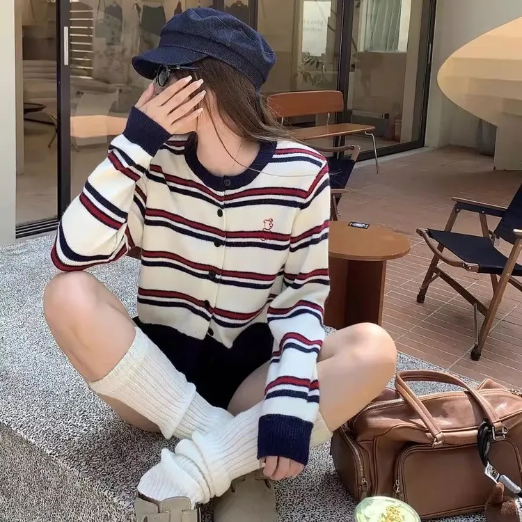 复古小狗刺绣条纹单排扣针织开衫女秋冬季设计感百搭显瘦打底上衣