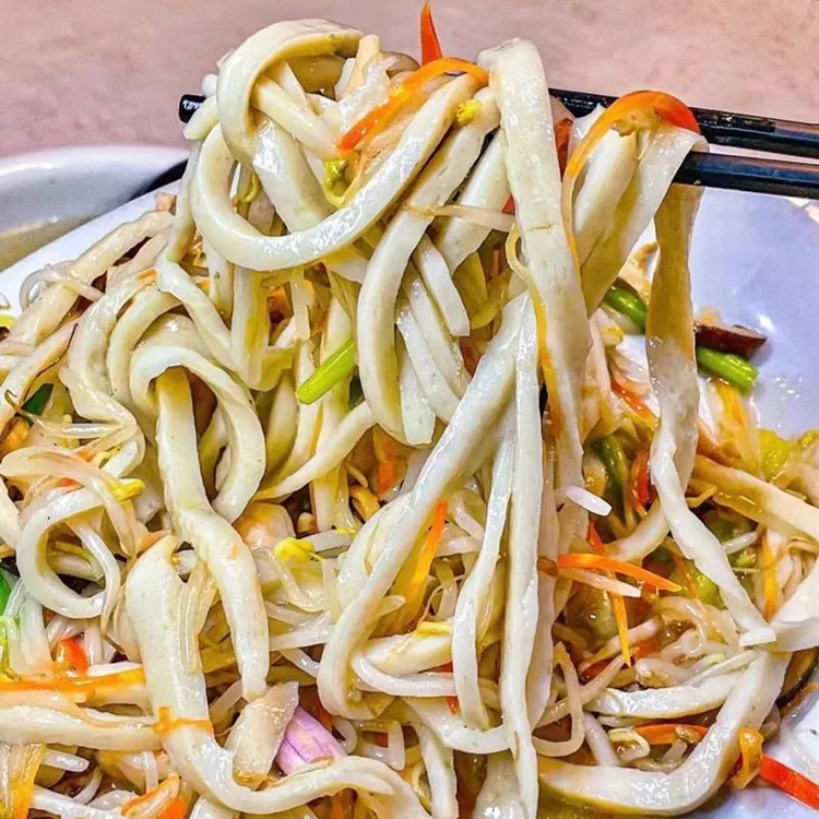 正宗鱼面潮汕新鲜手打鱼面条鱼皮面皮鱼丸火锅关东煮凉拌食材批发