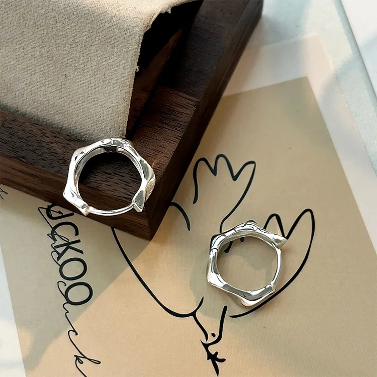 925银耳饰 8031素款棱形耳轻奢环百搭小众简约素圈个性ins风格