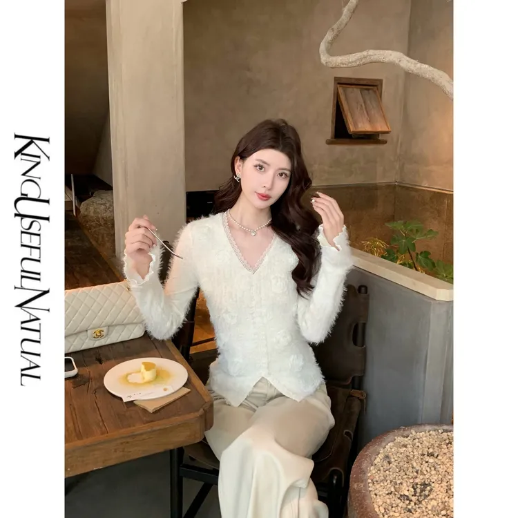 KUN【雪滴花】优雅丰盈 羽毛纱银丝立体盘花v领显瘦秋冬米白色上衣