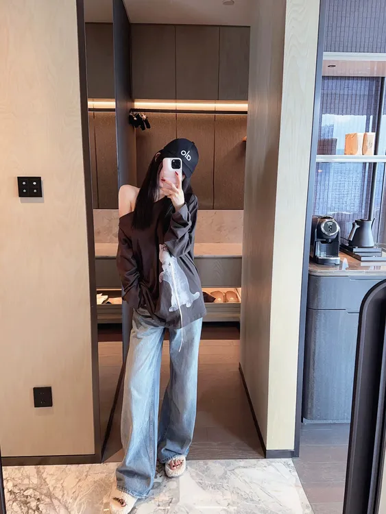 【Lisa同款】2025秋季新款甜美蝴蝶结宽松猫咪印花上衣配显瘦牛仔裤