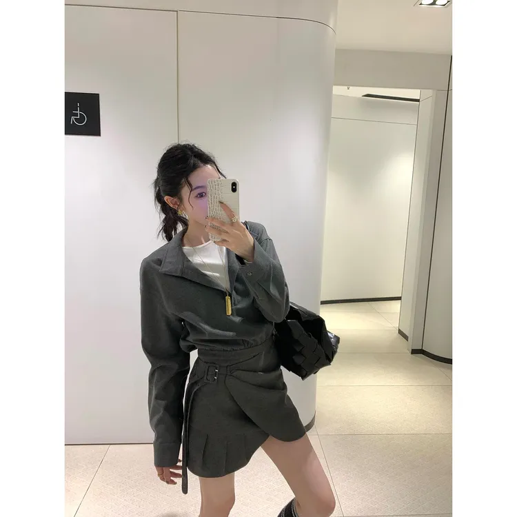 区区欧阳 衬衫连衣裙女冬季新款设计感小众复古收腰修身显瘦裙子